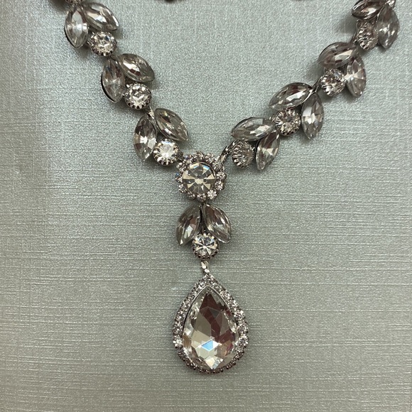 Necklace & Earring set - Picture 3 of 3